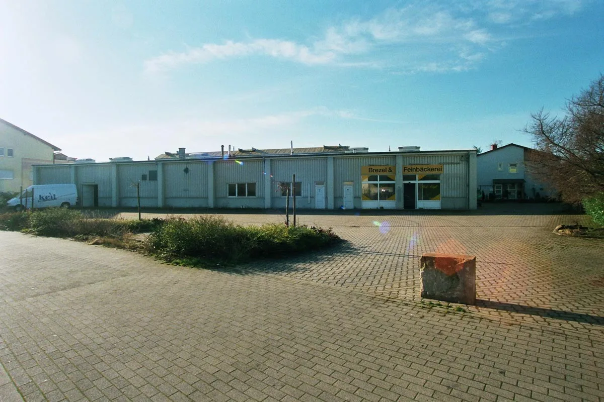 Umzug in eine ehemalige Bäckerei – Produktionsgebäude in Ludwigshafen-Rheingönheim mit etwa 2000 m². Hier arbeiten nun mehr als 45 Mitarbeiter
